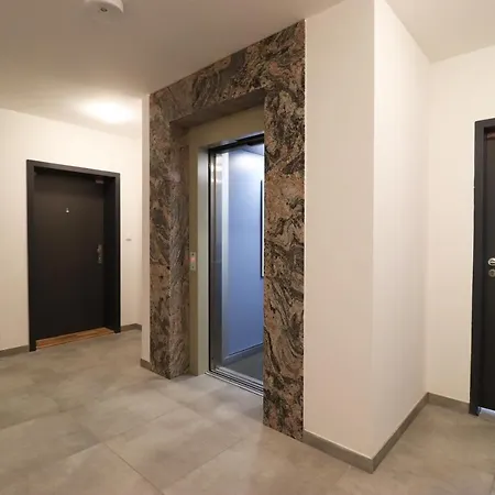 Mk Free Parking アパート